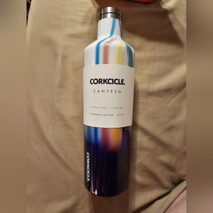 Corkcicle 25oz insulated wine flask NEW